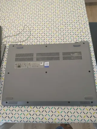 Lenovo Portátil IdeaPad 3 14 pulgadas Desmontado