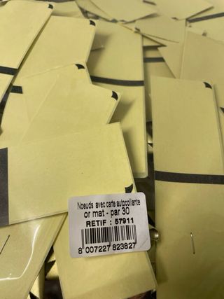 30 Lazos adhesivos de Regalo Dorados