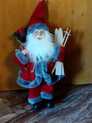Pupazzo Babbo Natale con sci