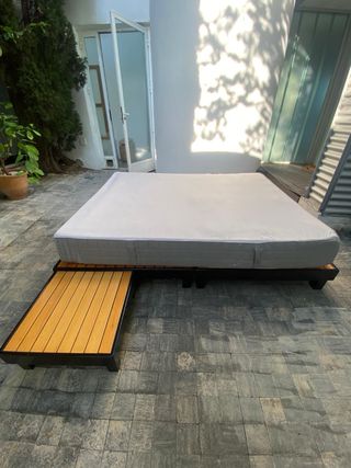 Letto giapponese con materasso e comodini