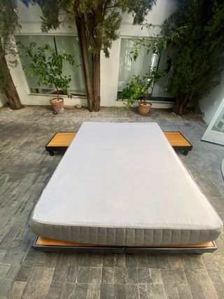 Letto giapponese con materasso e comodini
