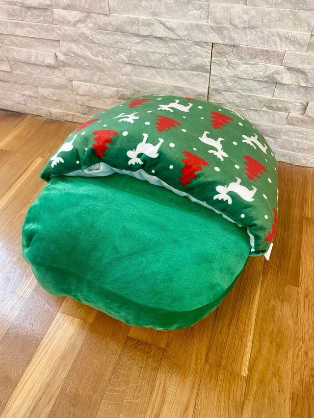 Calientapies verde con estampado navideño