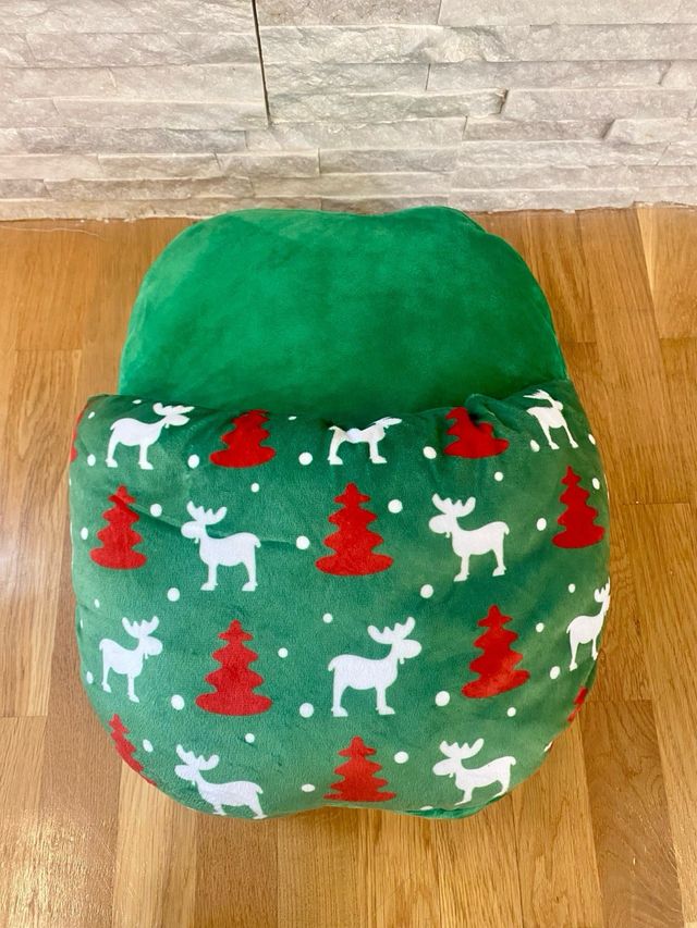 Calientapies verde con estampado navideño