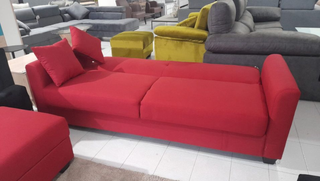 DIVANO LETTO IN ROSSO BRILLANTE: UNICO.