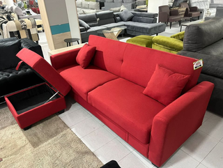 DIVANO LETTO IN ROSSO BRILLANTE: UNICO.
