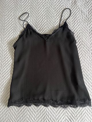 Blusa negra con encaje