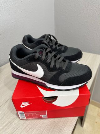 Zapatillas Nike MD Runner Mujer Talla 37.5