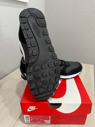 Zapatillas Nike MD Runner Mujer Talla 37.5