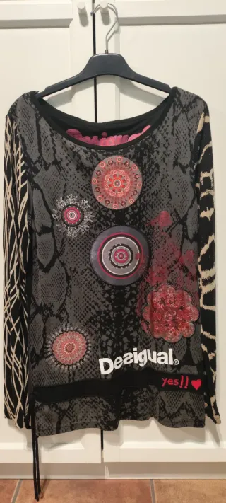 Camiseta Desigual manga larga estampada