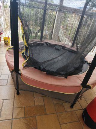 Cama elástica con red de seguridad
