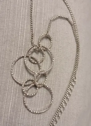 Collana con cerchi multipli