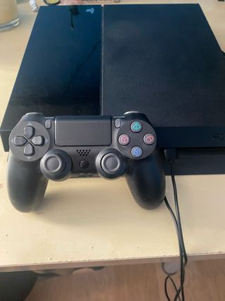 PS4 (PlayStation 4) Negra + Mando NO Original