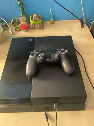 PS4 (PlayStation 4) Negra + Mando NO Original