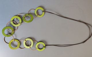 Collar artesanal anillas verde y bronce