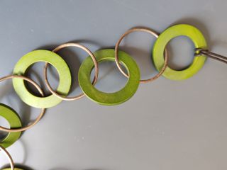 Collar artesanal anillas verde y bronce