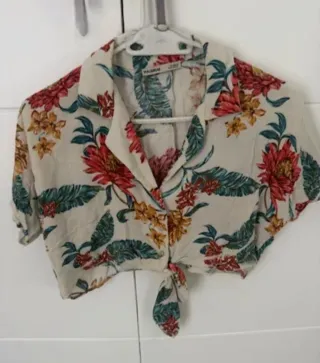 Blusa Pull&Bear floral - S SEXY