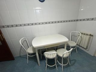 Juego mesa y 6 sillas