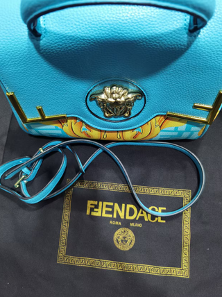 Bolso Fendace La Medusa Azul Dorado