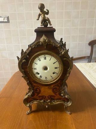 Orologio antico in legno e bronzo