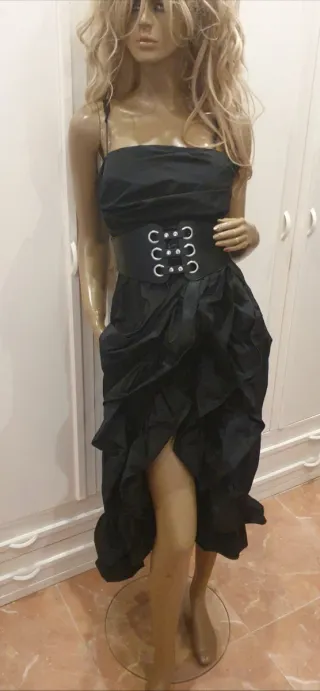 Vestido de fiesta negro con pedrería