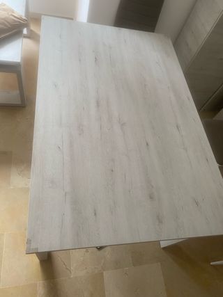 Mesa extensible de salón de madera