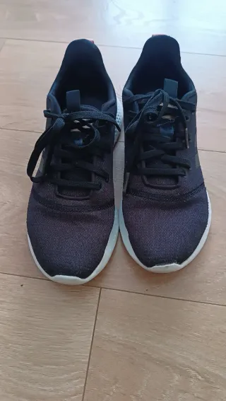 Zapatillas Adidas Negras y Blancas