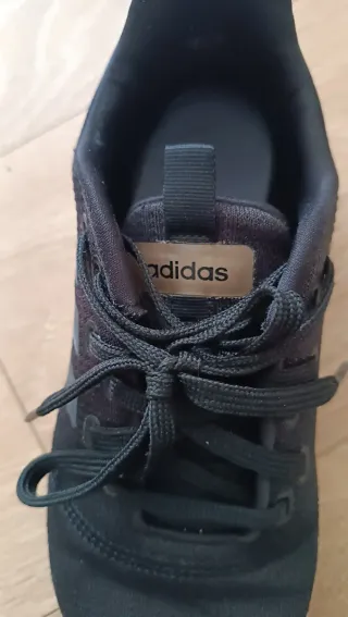 Zapatillas Adidas Negras y Blancas