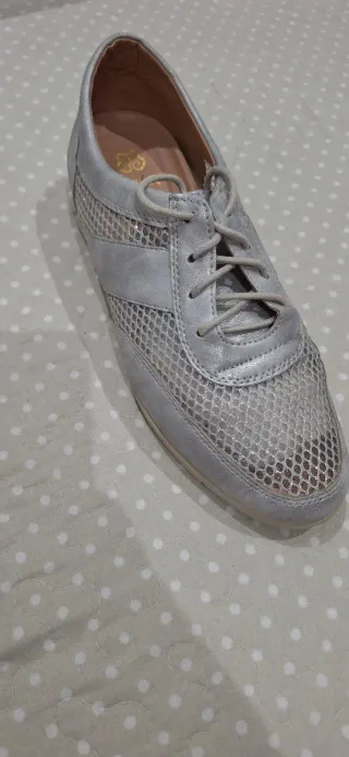 Zapatos plateados de malla