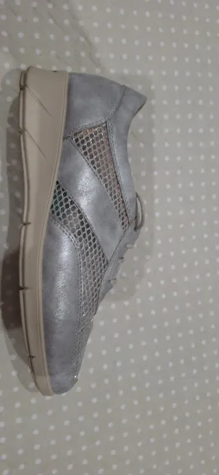 Zapatos plateados de malla