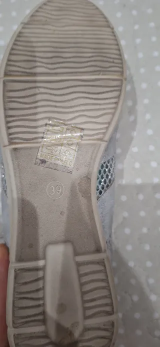 Zapatos plateados de malla