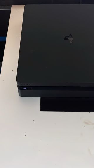 Consola Sony PS4 Negra + mando y el Gta 5 