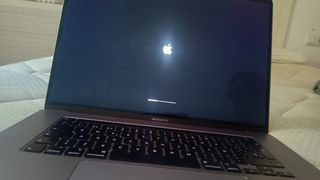 MacBook Pro 16" 2019 i9 32gb RAM- 8gb AMD Radeon 