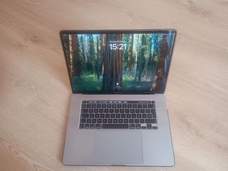 MacBook Pro 16" 2019 i9 32gb RAM- 8gb AMD Radeon 