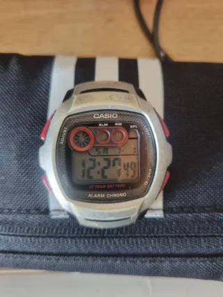 Reloj Casio W-210 Plata y Rojo