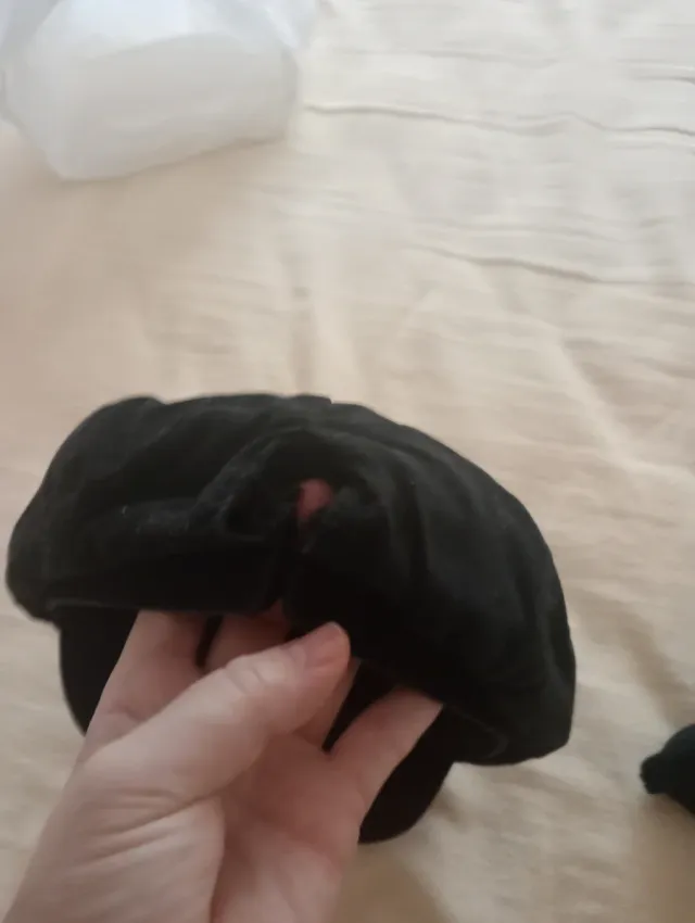 Gorrita terciopelo negro forrada adaptable