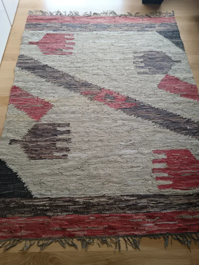 Alfombra de cuero.  Medidas 1,70x 1,25