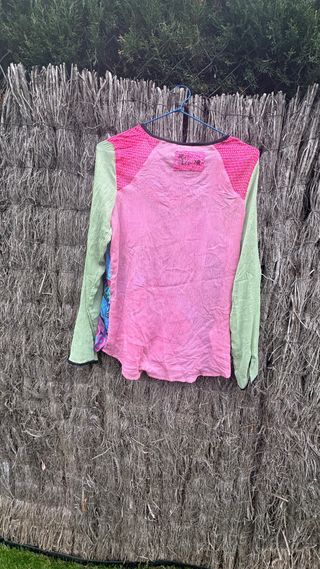 Camiseta transparente con estampado colorido
