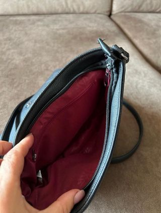 Borsa tracolla donna nera con borchie