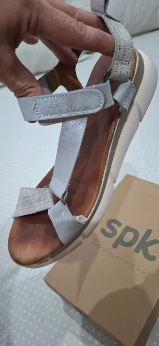 Sandalias SPK Beige y Plateadas