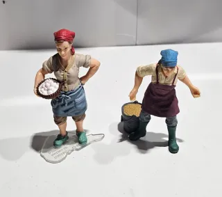 2 Figuras Realistas de Mujeres