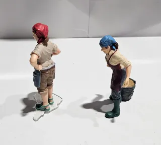 2 Figuras Realistas de Mujeres