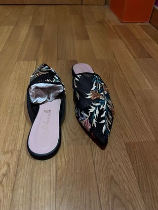 Pretty Ballerinas Mules Bordadas Flores