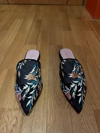 Pretty Ballerinas Mules Bordadas Flores