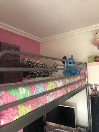 Letto a castello metallico grigio Ikea con materasso