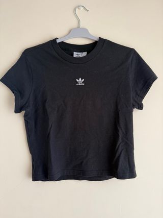 Camiseta Adidas negra logo pequeño