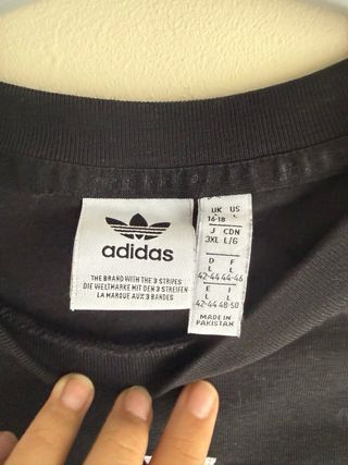 Camiseta Adidas negra logo pequeño