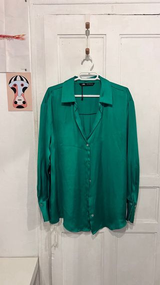 Camisa Zara verde satinada