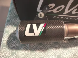 Escape LV 10 fibra de carbono y titanio CBR 500 R