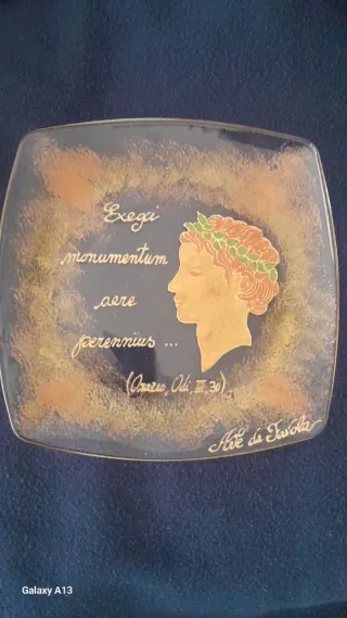 Piatto decorato a mano con profilo