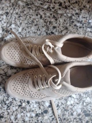 Zapatillas Beige Perforadas